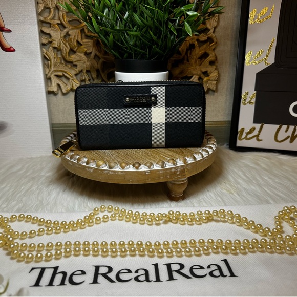 BURBERRY Blue Label Nova Check Long Wallet w/ Burberry dust bag Lk. New - Picture 2 of 9